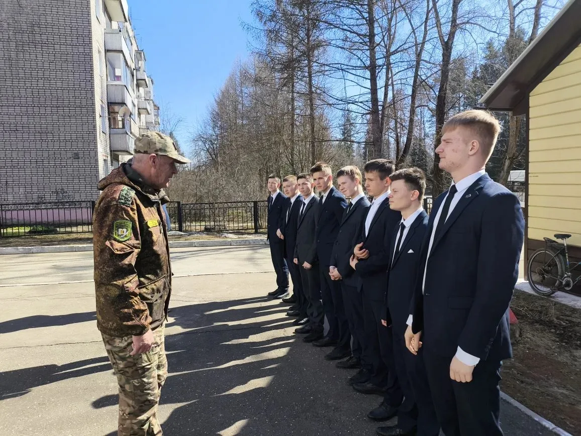 Воспитанники Орловского СУВУ освоили полетную зону в Кировском кадетском корпусе