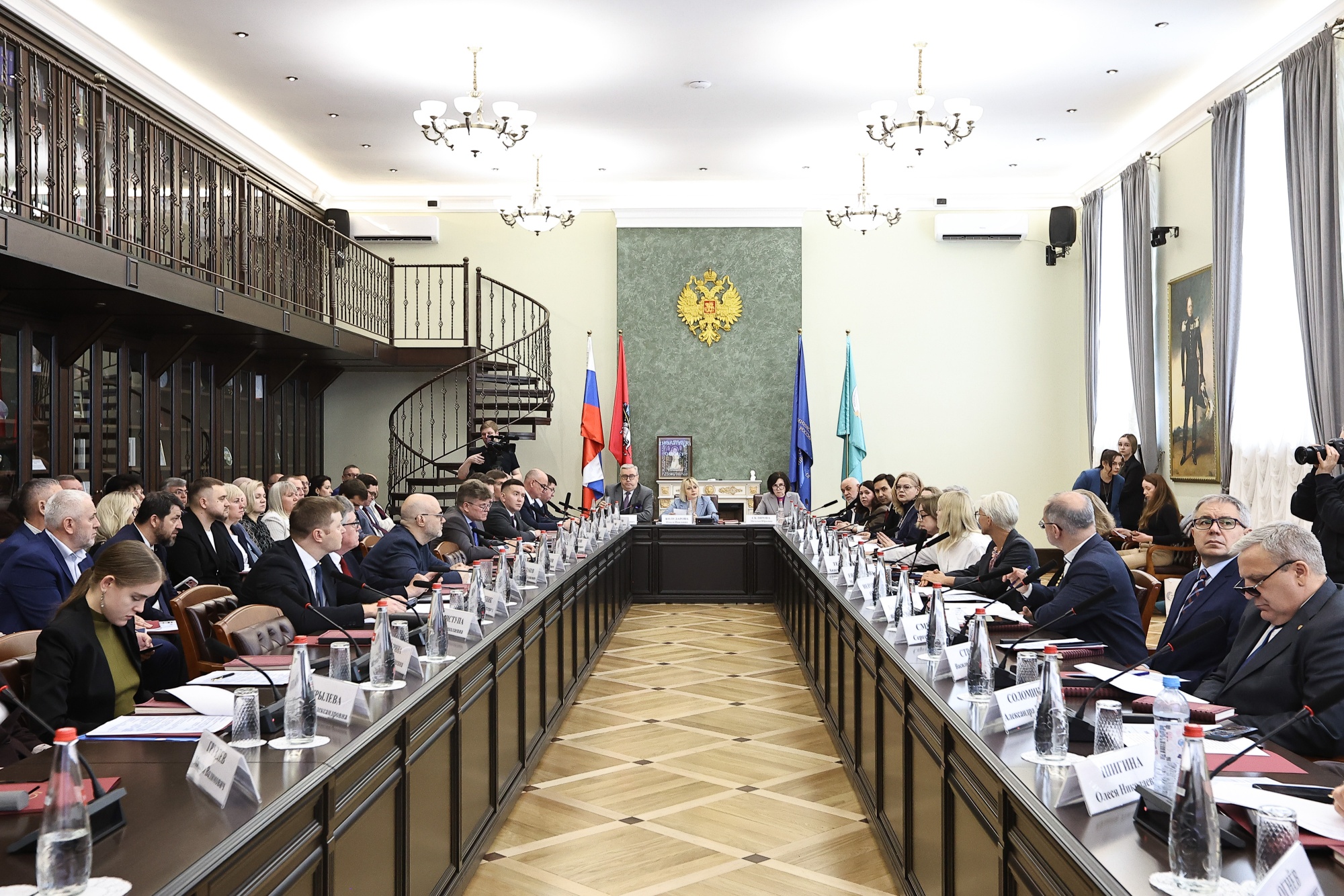 Меры укрепления российских духовно-нравственных ценностей среди молодежи обсудили в Москве