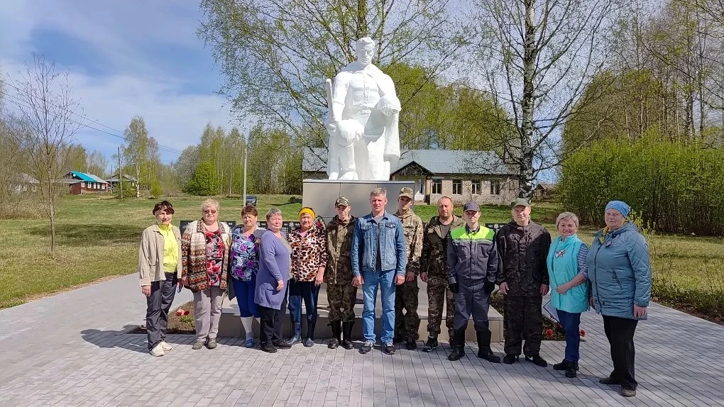 Память жива: новые скамейки от воспитанников Орловского СУВУ появились в деревне Поляки