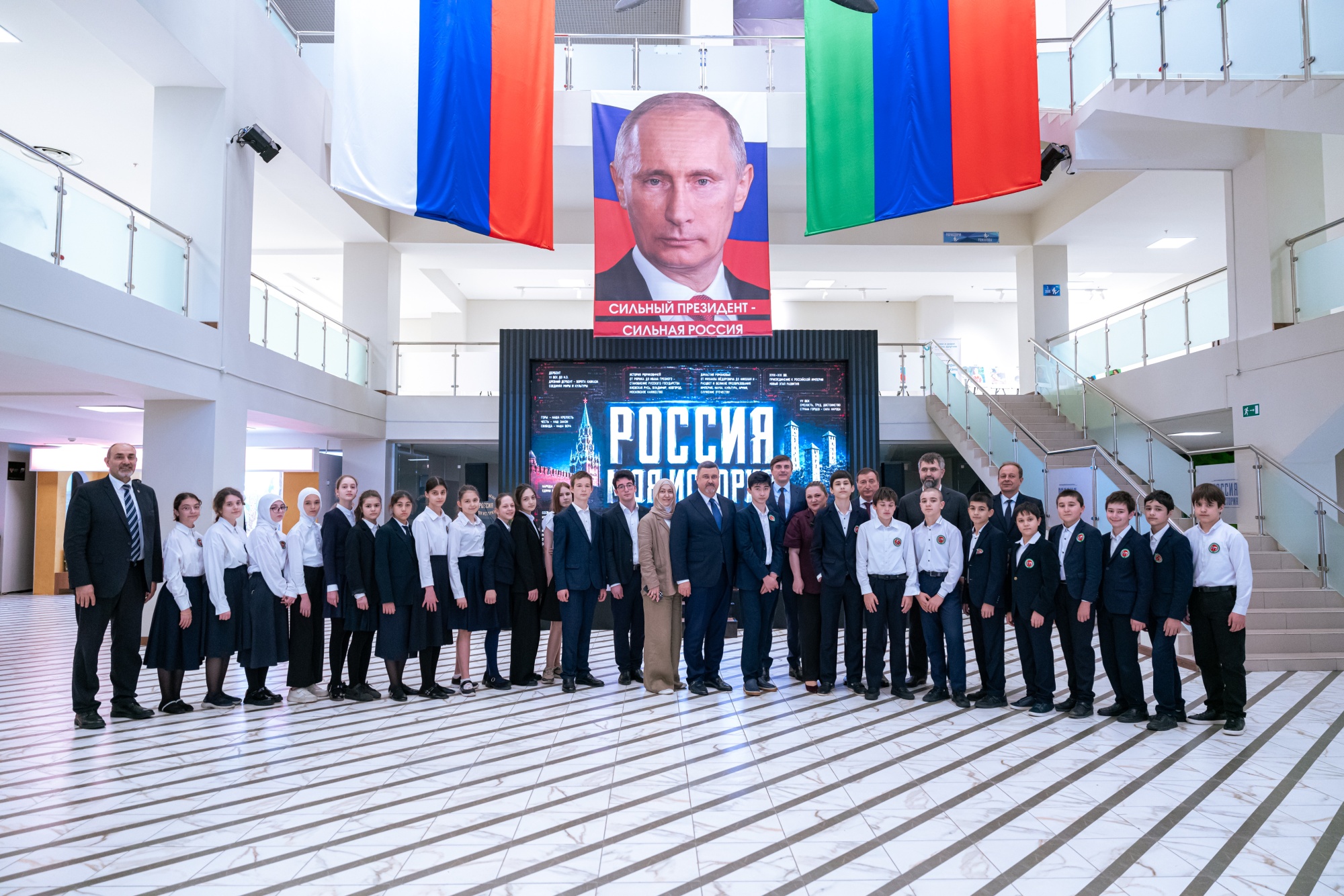 Сергей Кравцов осмотрел экспозиции исторического парка «Россия – Моя история» в Махачкале
