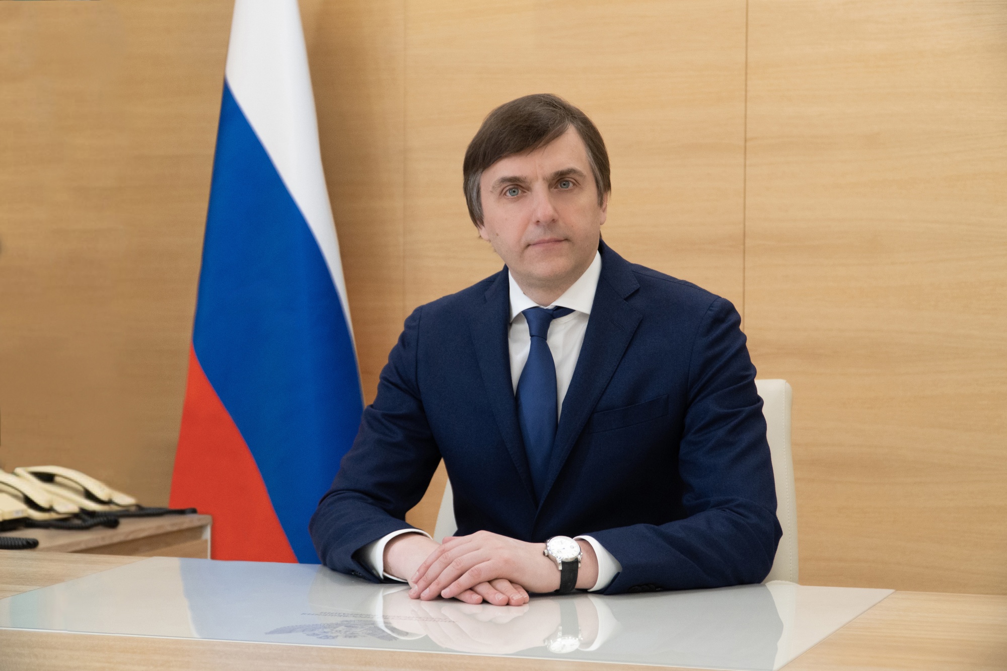 Сергей Кравцов поздравил школьницу из Москвы, сдавшую ЕГЭ на 500 баллов