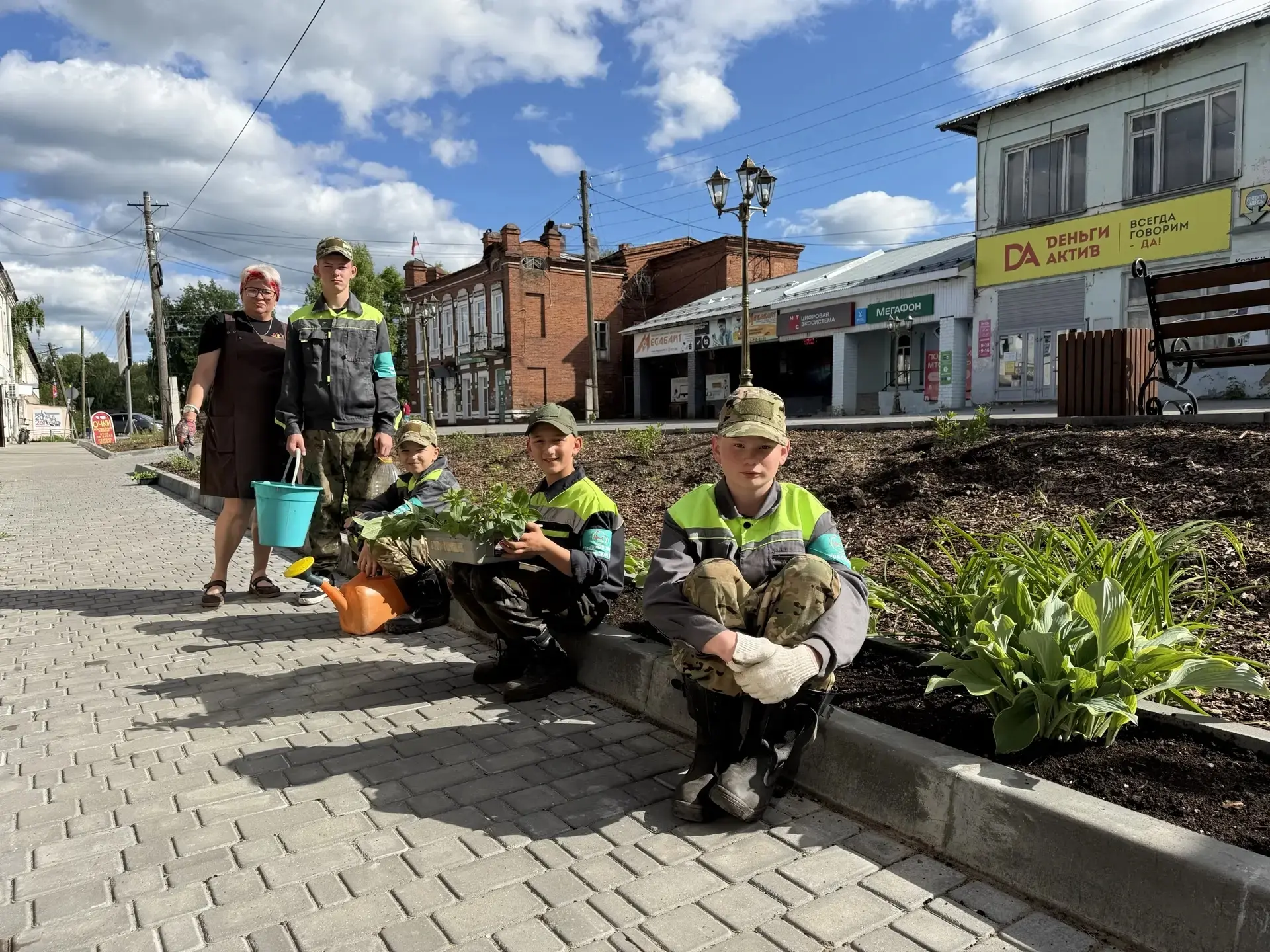 «Зелёный десант» Орловского СУВУ: цветы для любимого города