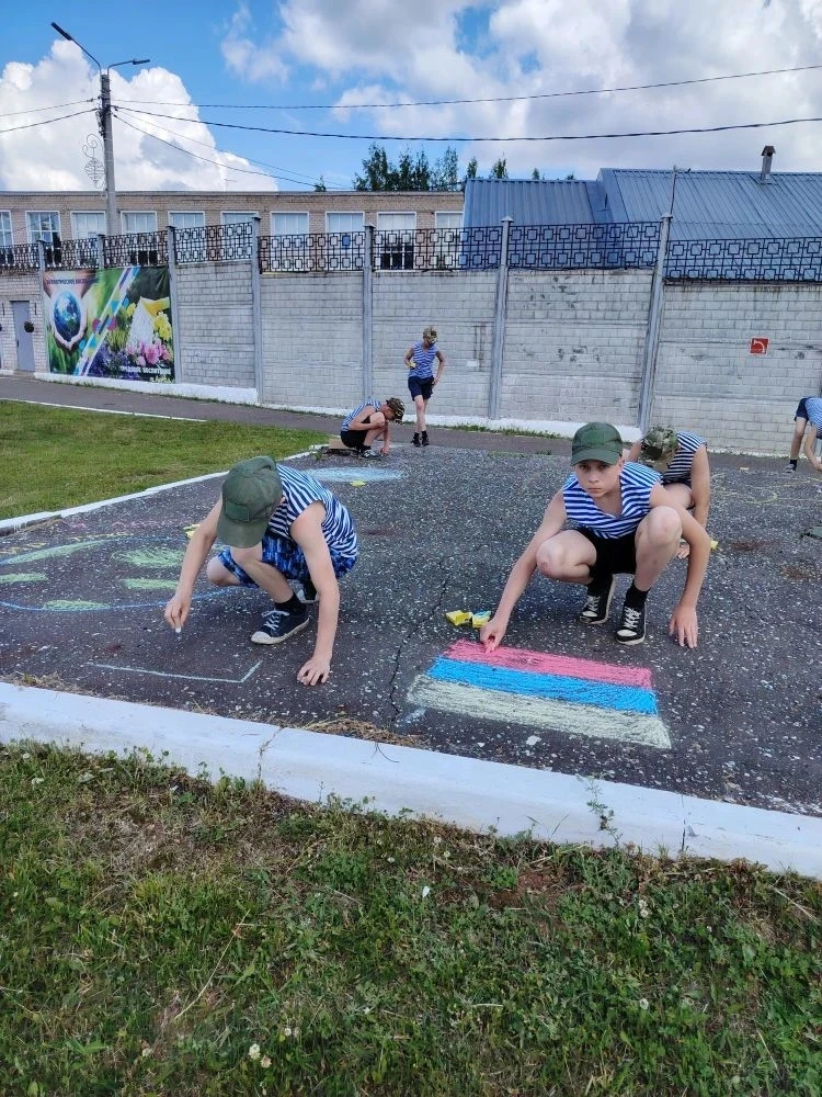 День России в красках: шедевры на асфальте в Орловском СУВУ