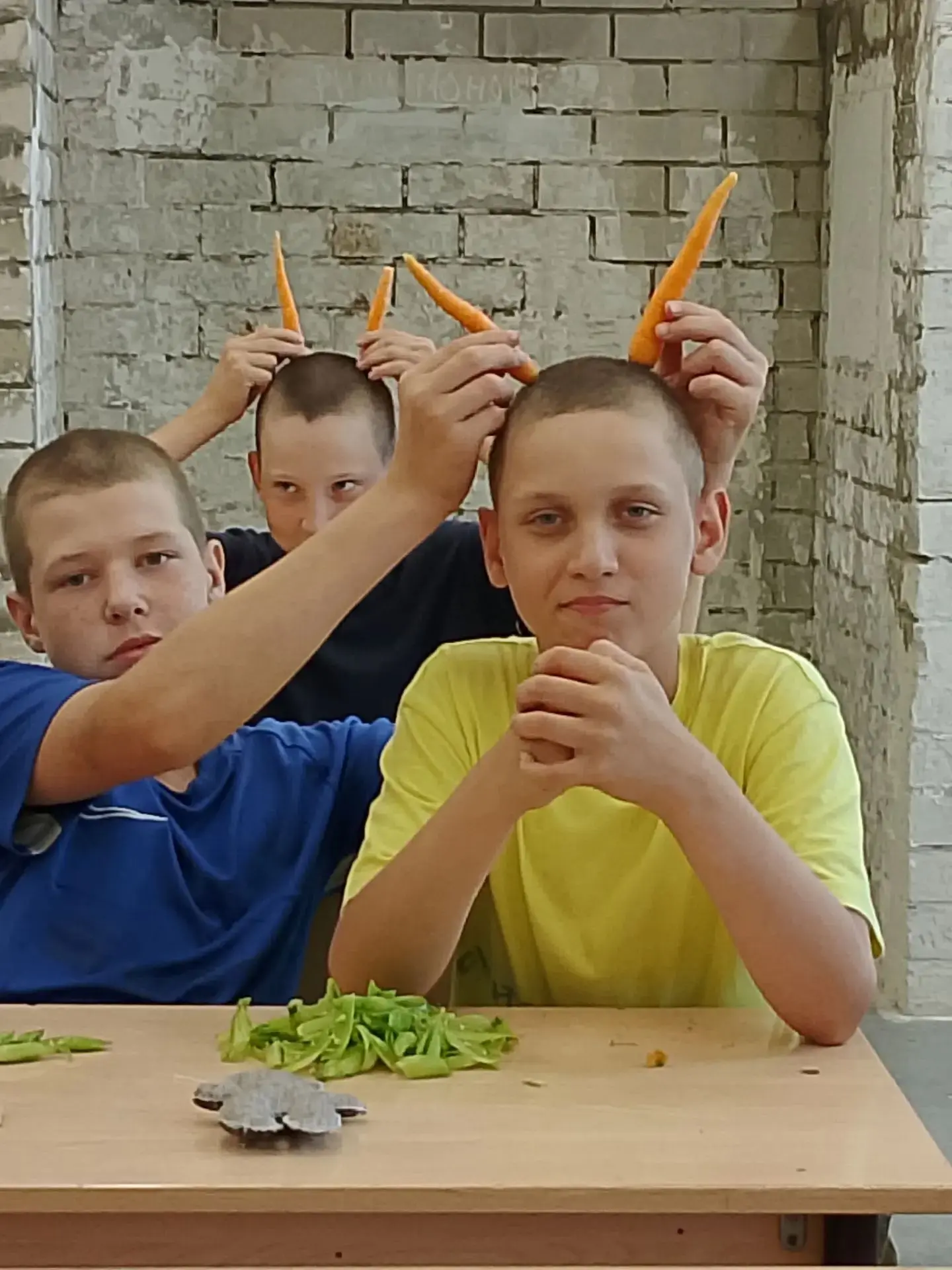 i (2)