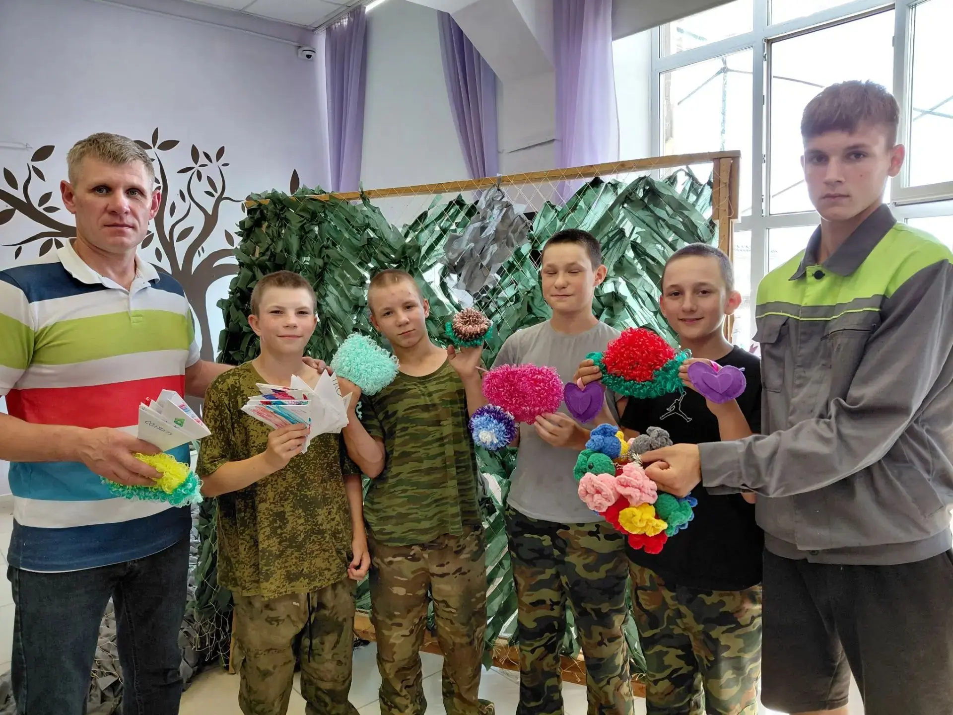 Тепло наших рук — бойцам на передовую
