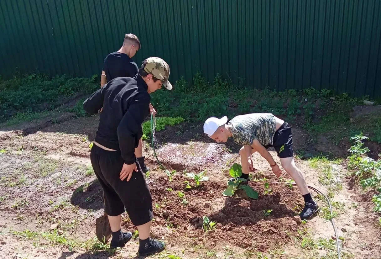 Лето в деле: 1-я группа Орловского СУВУ знает толк в урожае!