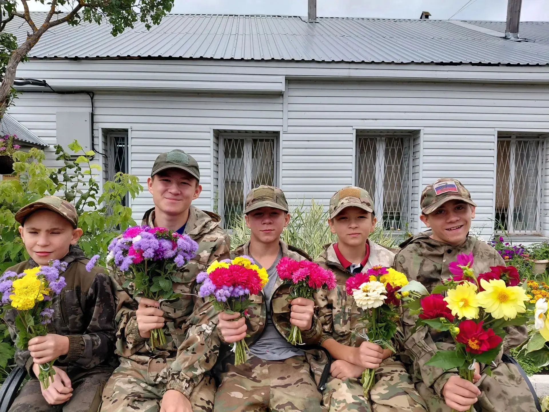 Тепло родной земли: акция «Цветы без повода» в Орловском СУВУ