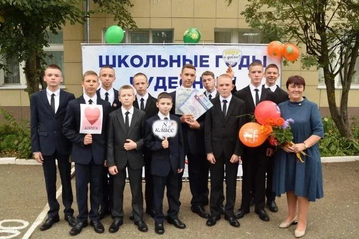 Снова сентябрь, снова День Знаний, и для нашего 8«Б» этот праздник особенный!
