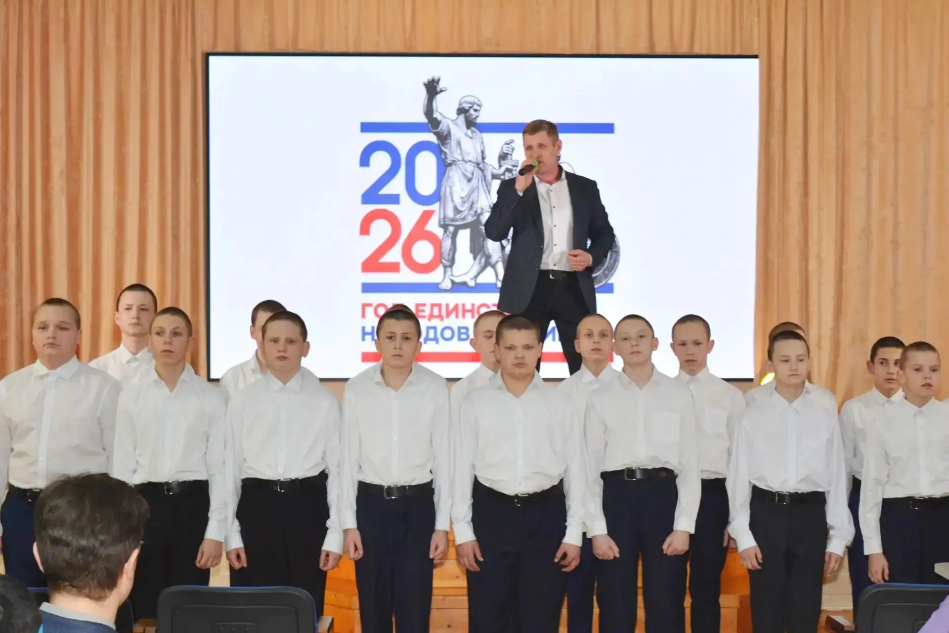 «Нам песня строить и жить помогает!»