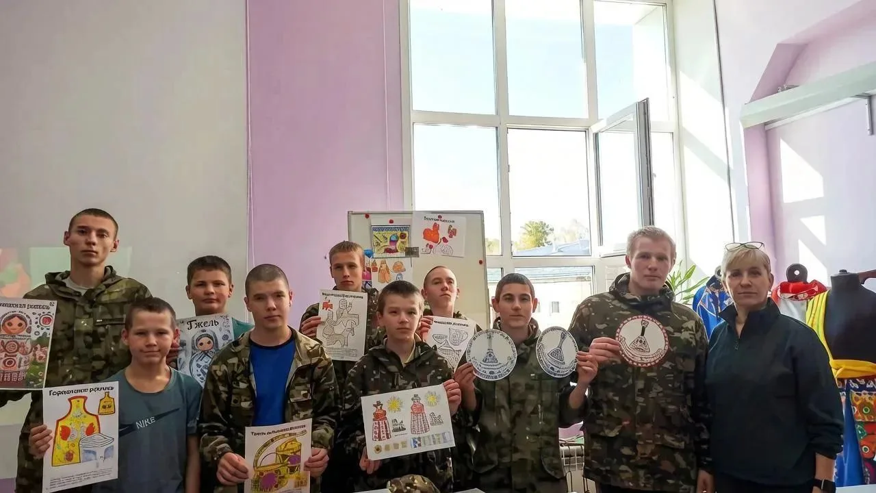 Нити традиций: как прошёл наш классный час «Народные промыслы России»