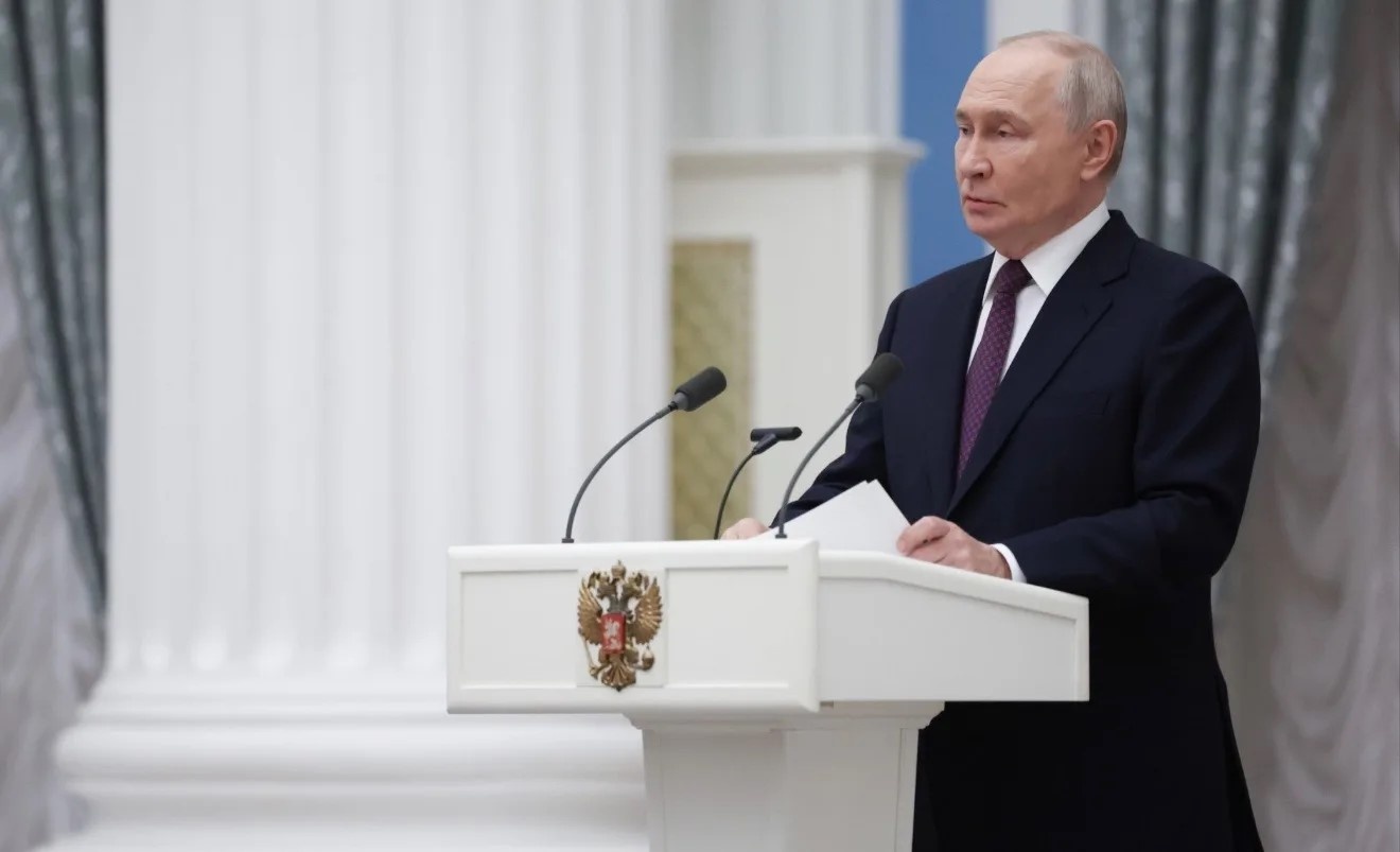 Владимир Путин в День учителя вручил государственные награды педагогам участников программы «Время героев»