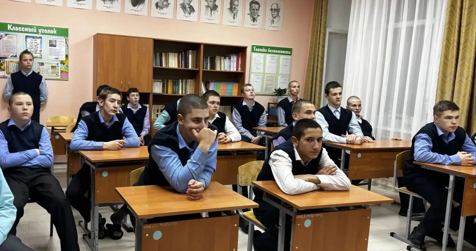 От избы до небоскреба: как 4 группа отметила День архитектора