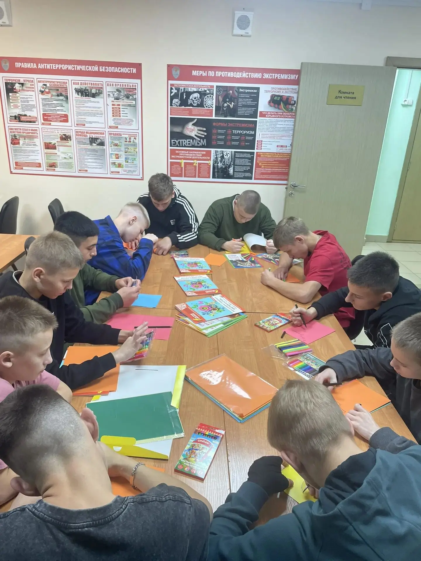 Тепло детских рук: воспитанники Орловского СУВУ готовят сюрприз ко Дню учителя